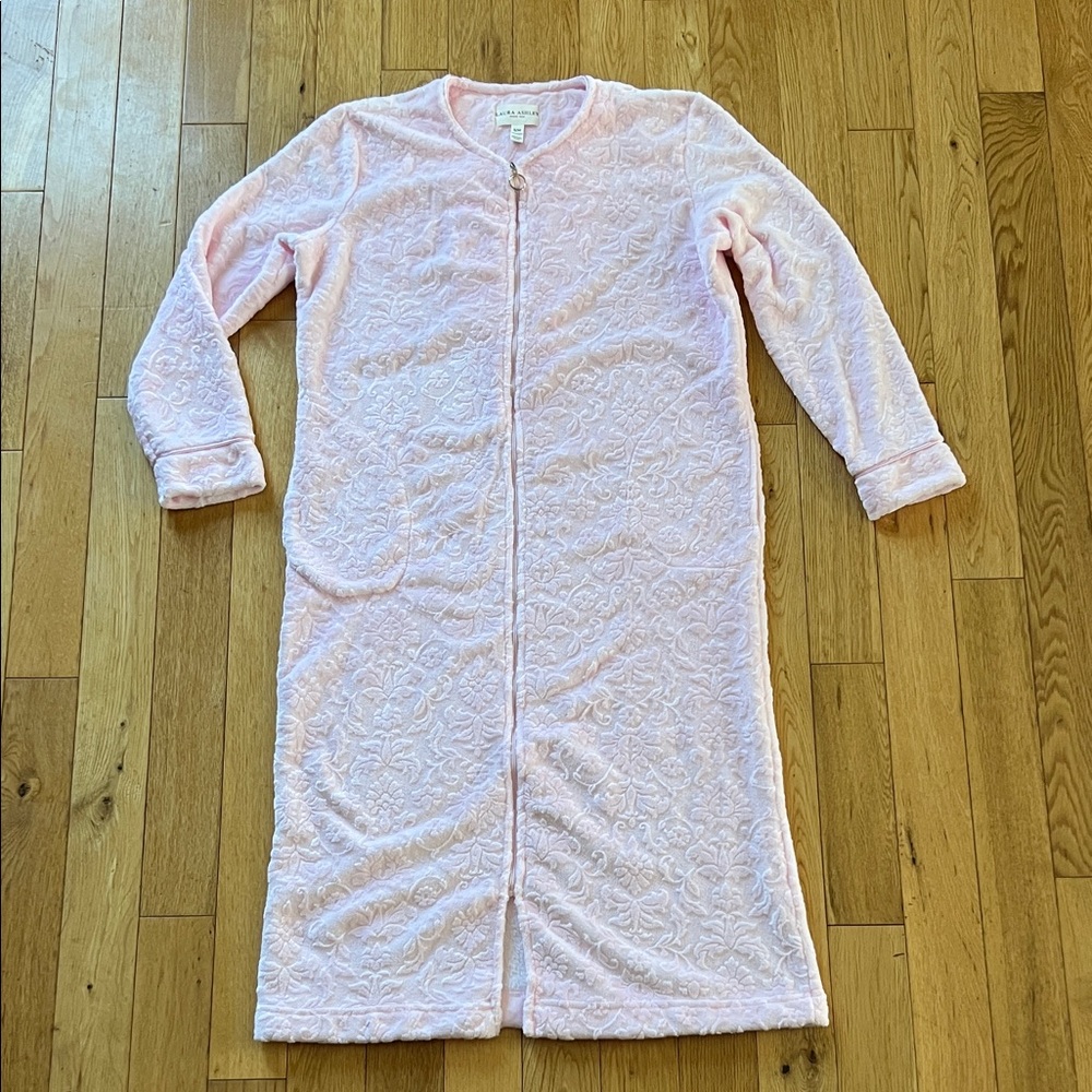 Laura Ashley Soft Pink Jacquard Plush Floral Full Zip S/M Robe Satin Trim Wrist